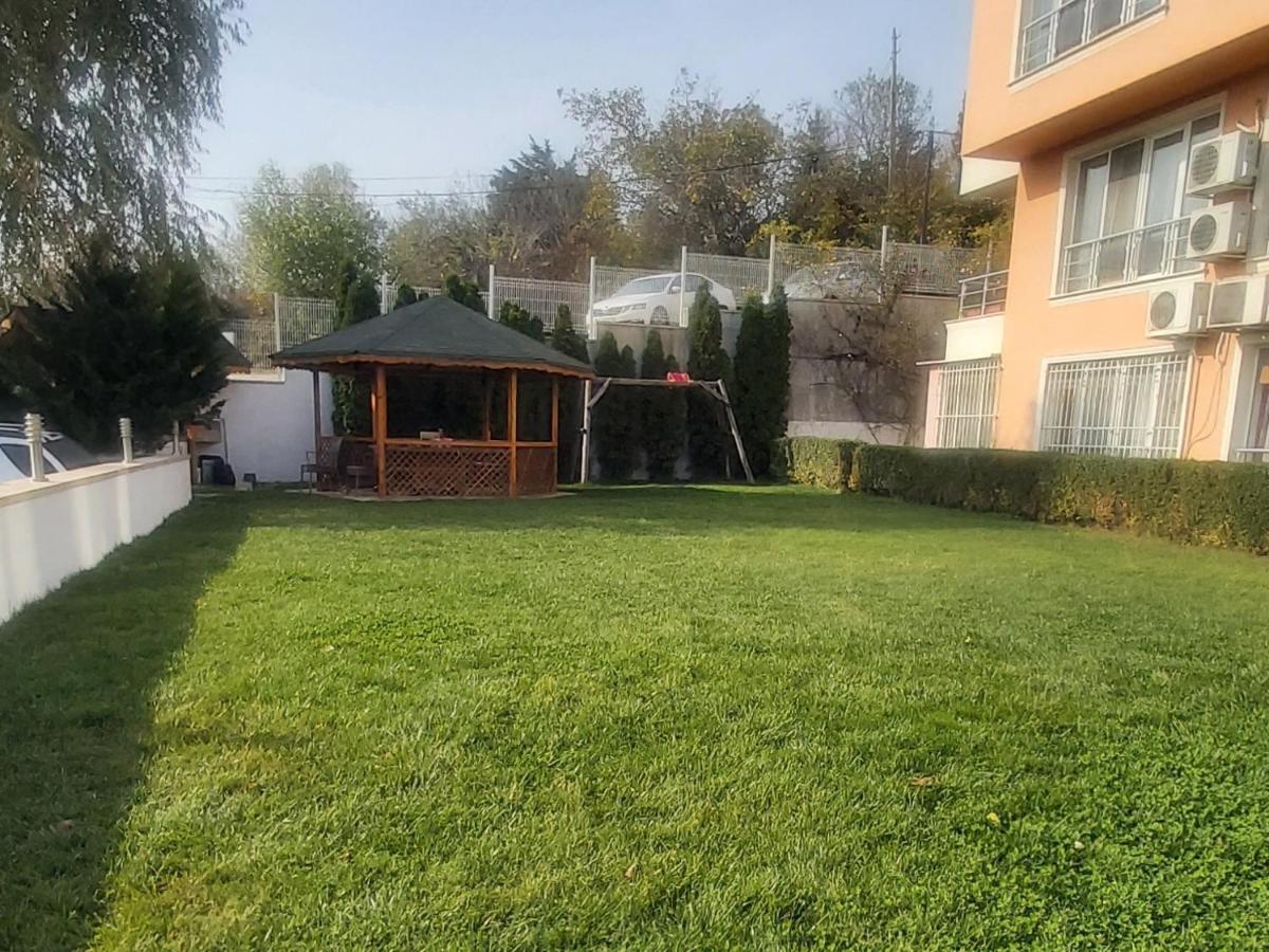 Saint Nicholas Varna Lovely 2 Bedroom Apartment With Sunny Garden Экстерьер фото