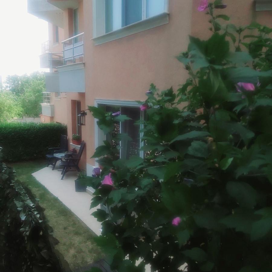 Saint Nicholas Varna Lovely 2 Bedroom Apartment With Sunny Garden Экстерьер фото