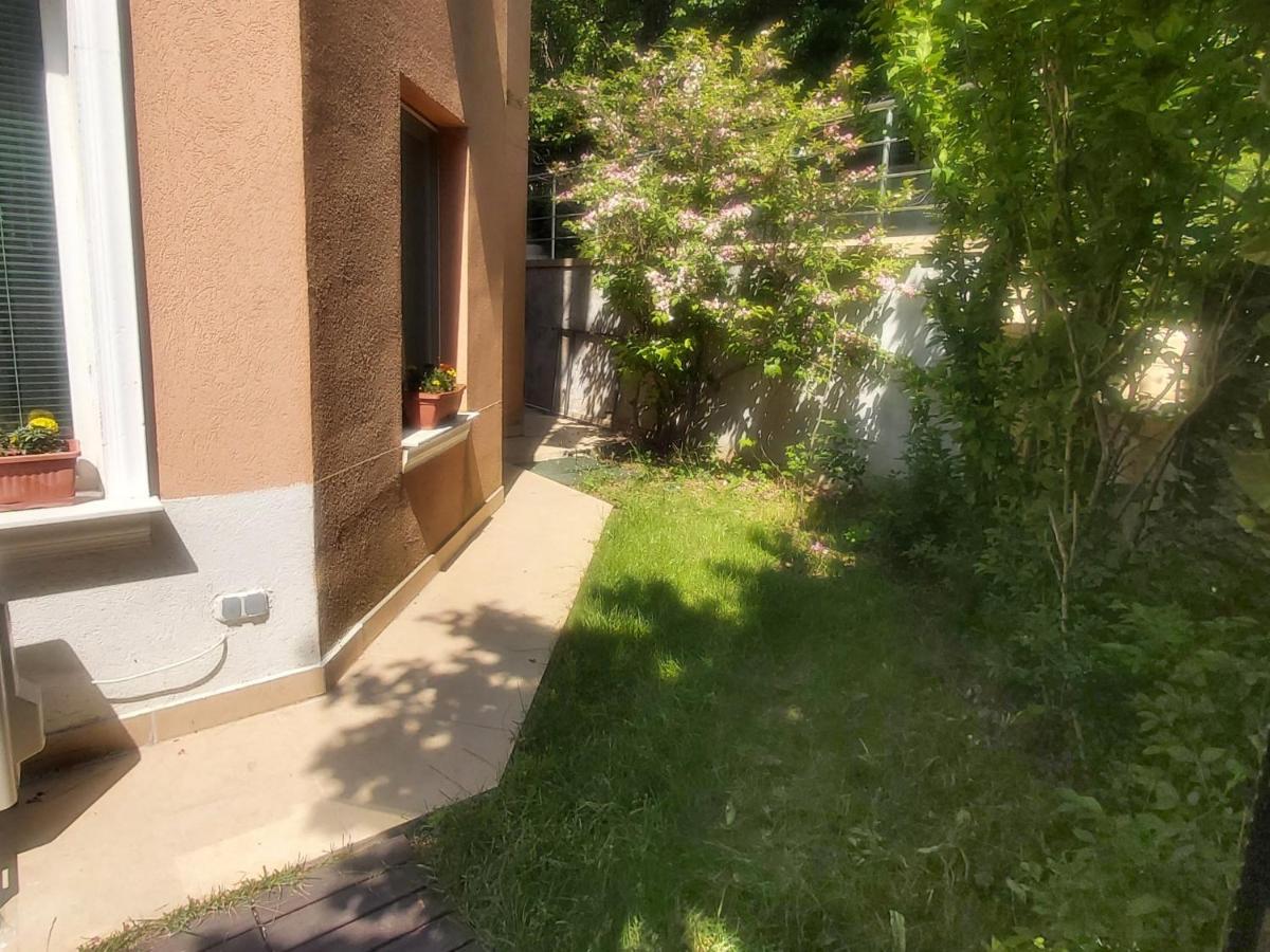 Saint Nicholas Varna Lovely 2 Bedroom Apartment With Sunny Garden Экстерьер фото